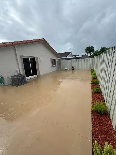 Exterior - 3127 W 69th Pl, Hialeah, FL 33018 photo 3 of 3