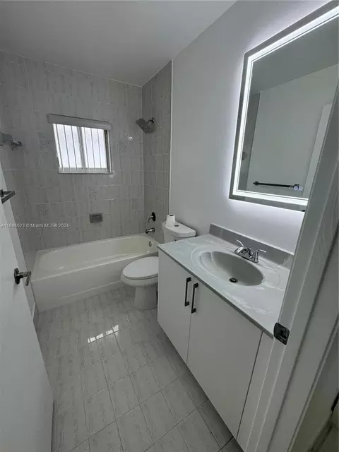 Bath - 3127 W 69th Pl, Hialeah, FL 33018 photo 1 of 2