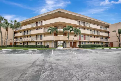 1450 NE 191st St #405, Miami, FL 33179