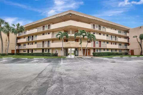 1450 NE 191st St #405, Miami, FL 33179