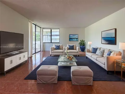 10850 N Kendall Dr #217, Miami, FL 33176