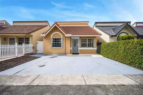 7462 W 29th Way, Hialeah, FL 33018