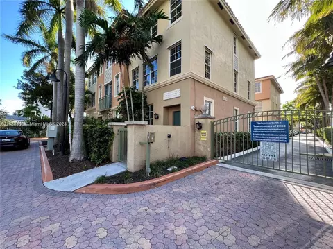 2065 S Ocean Dr #TH1, Hallandale Beach, FL 33009