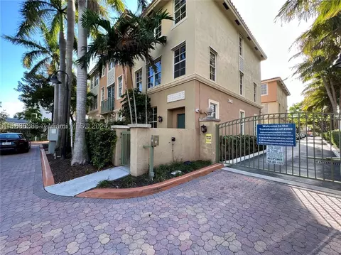 2065 S Ocean Dr #TH1, Hallandale Beach, FL 33009