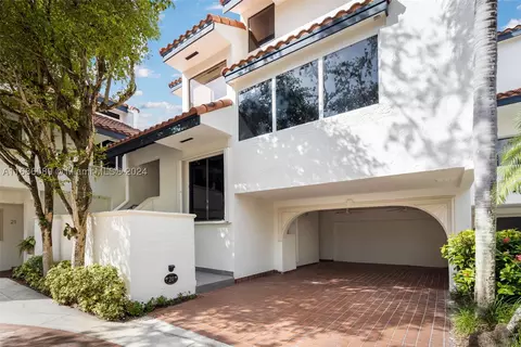 2000 S Bayshore Dr #20, Coconut Grove, FL 33133