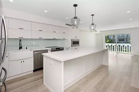 100 Edgewater Dr #212, Coral Gables, FL 33133