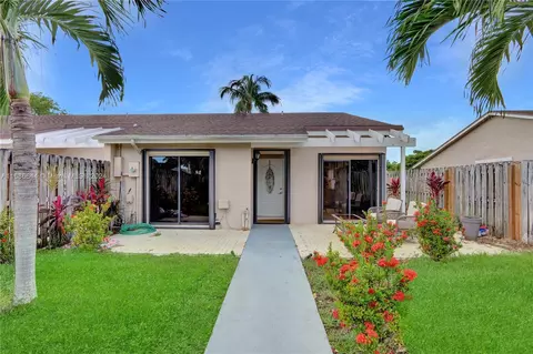 5045 E Lakes Dr, Pompano Beach, FL 33064 photo 2