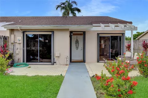 5045 E Lakes Dr, Pompano Beach, FL 33064