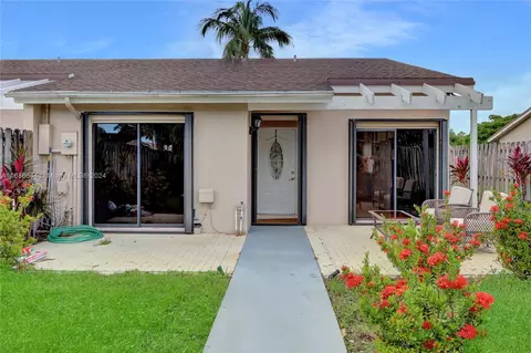 5045 E Lakes Dr, Pompano Beach, FL 33064