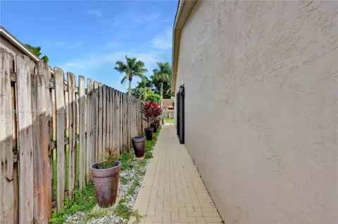 5045 E Lakes Dr, Pompano Beach, FL 33064 photo 22