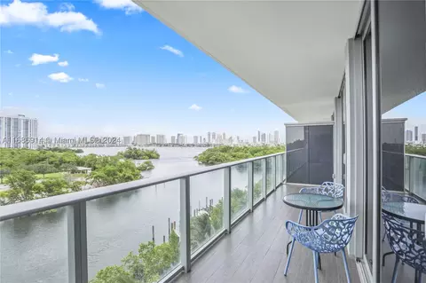 16385 Biscayne Blvd #604, North Miami Beach, FL 33160