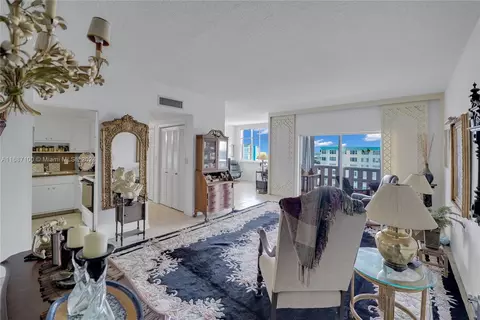 4350 Hillcrest Dr #1018, Hollywood, FL 33021