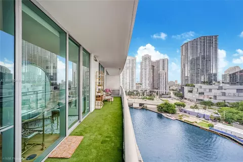 92 SW 3rd St #1604, Miami, FL 33130