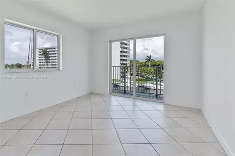 2415 NW 16th St Rd #416, Miami, FL 33125