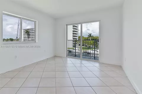 2415 NW 16th St Rd #416, Miami, FL 33125