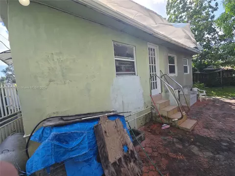 Exterior - 3420 E Palm Ct, Hialeah, FL 33013 photo 3 of 9