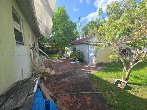 Exterior - 3420 E Palm Ct, Hialeah, FL 33013 photo 4 of 9