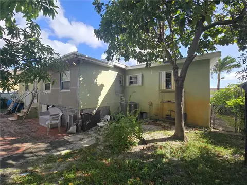 Exterior - 3420 E Palm Ct, Hialeah, FL 33013 photo 6 of 9
