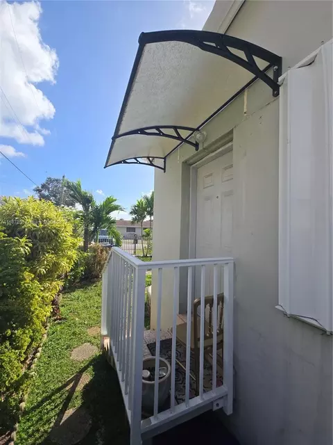 Exterior - 3420 E Palm Ct, Hialeah, FL 33013 photo 9 of 9