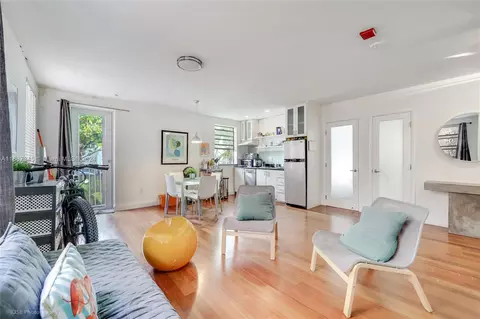 420 15th St #107, Miami Beach, FL 33139