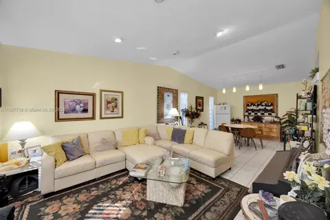 Living - 471 SE 6th St, Hialeah, FL 33010 photo 2 of 2