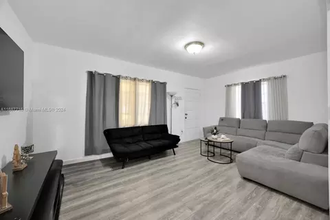 Living - 471 SE 6th St, Hialeah, FL 33010 photo 1 of 2