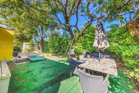 Exterior - 471 SE 6th St, Hialeah, FL 33010 photo 6 of 6