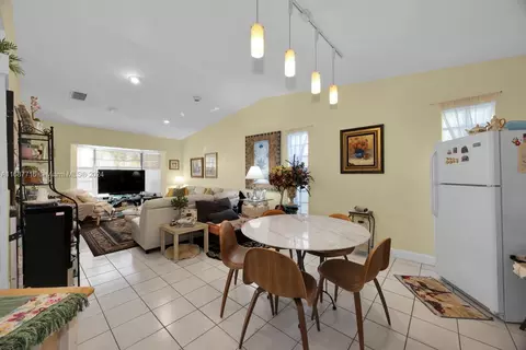 Dining - 471 SE 6th St, Hialeah, FL 33010 photo 3 of 3