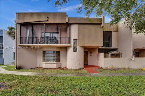 2700 S University Dr #4B, Davie, FL 33328