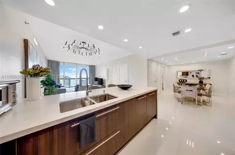 465 Brickell Ave #2905, Miami, FL 33131