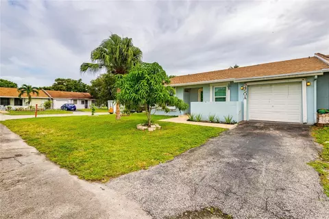 5450 S Lakewood Cir S #A, Margate, FL 33063