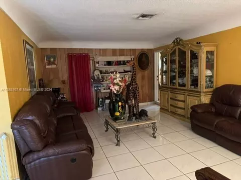 4325 NW 27th St, Lauderhill, FL 33313