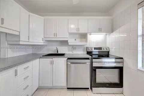 7817 Golf Cir Dr #304, Margate, FL 33063