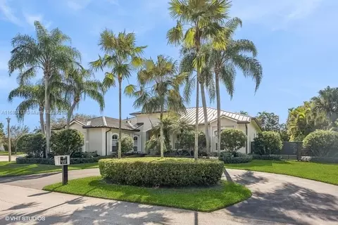 8402 SW 163rd Ter, Palmetto Bay, FL 33157