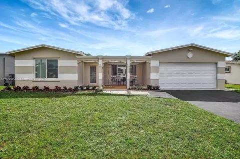 10376 NW 3rd St, Plantation, FL 33324
