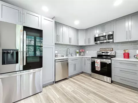 806 Cypress Grove Ln #402, Pompano Beach, FL 33069