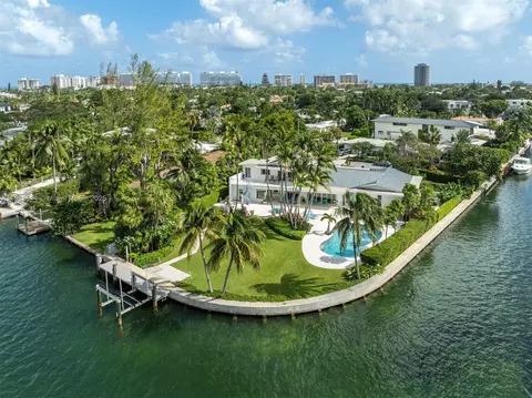 View/Area - 8900 Bay Dr, Surfside, FL 33154 photo 4 of 4
