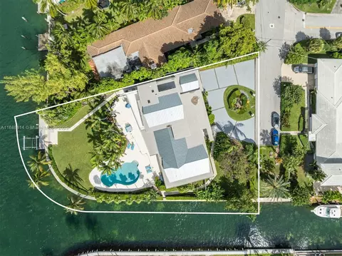 View/Area - 8900 Bay Dr, Surfside, FL 33154 photo 3 of 4