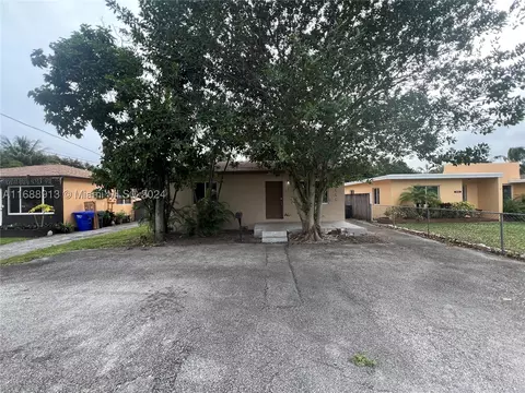 2644 Hayes St, Hollywood, FL 33020