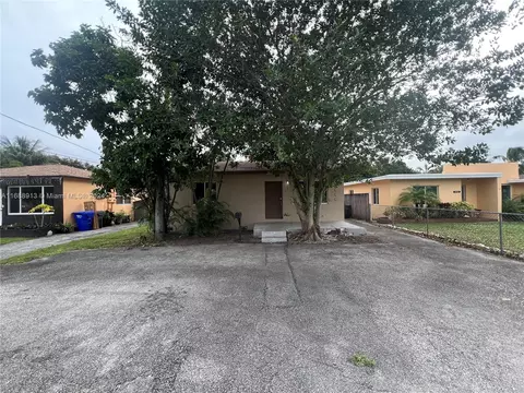 2644 Hayes St, Hollywood, FL 33020