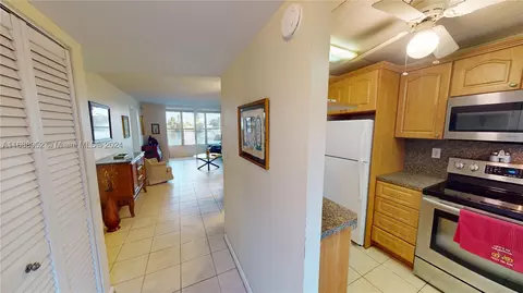 9440 Sunrise Lakes Blvd #103, Sunrise, FL 33322