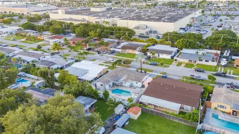 View/Area - 496 W 46th Pl, Hialeah, FL 33012 photo 2 of 4