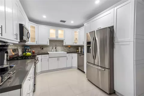 Kitchen - 496 W 46th Pl, Hialeah, FL 33012 photo 3 of 3