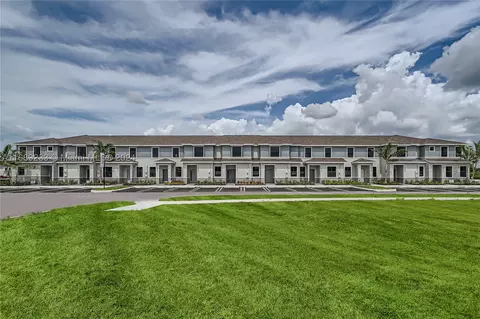 453 NE 13 St, Florida City, FL 33034