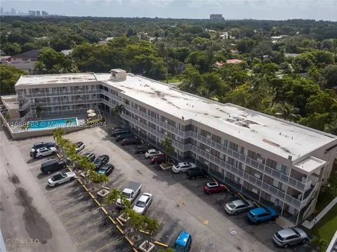 6580 Santona St #A8, Coral Gables, FL 33146