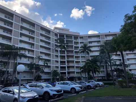 2681 S Course Dr #511, Pompano Beach, FL 33069