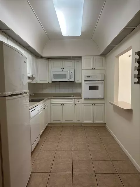 19380 Collins Ave #614, Sunny Isles Beach, FL 33160