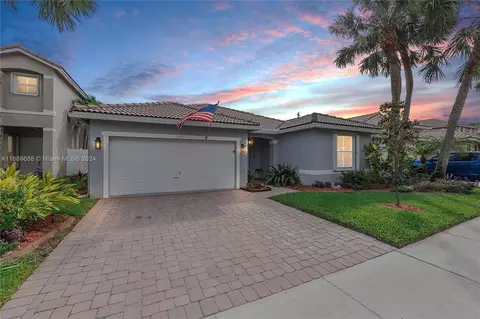 5001 SW 35th Ter, Fort Lauderdale, FL 33312