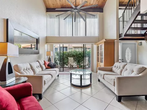 741 E Coco Plum Cir #5, Plantation, FL 33324