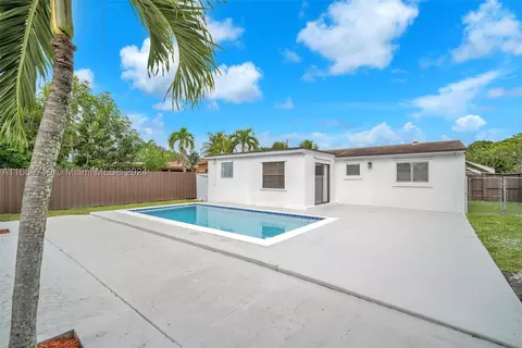 6410 Hayes St, Hollywood, FL 33024